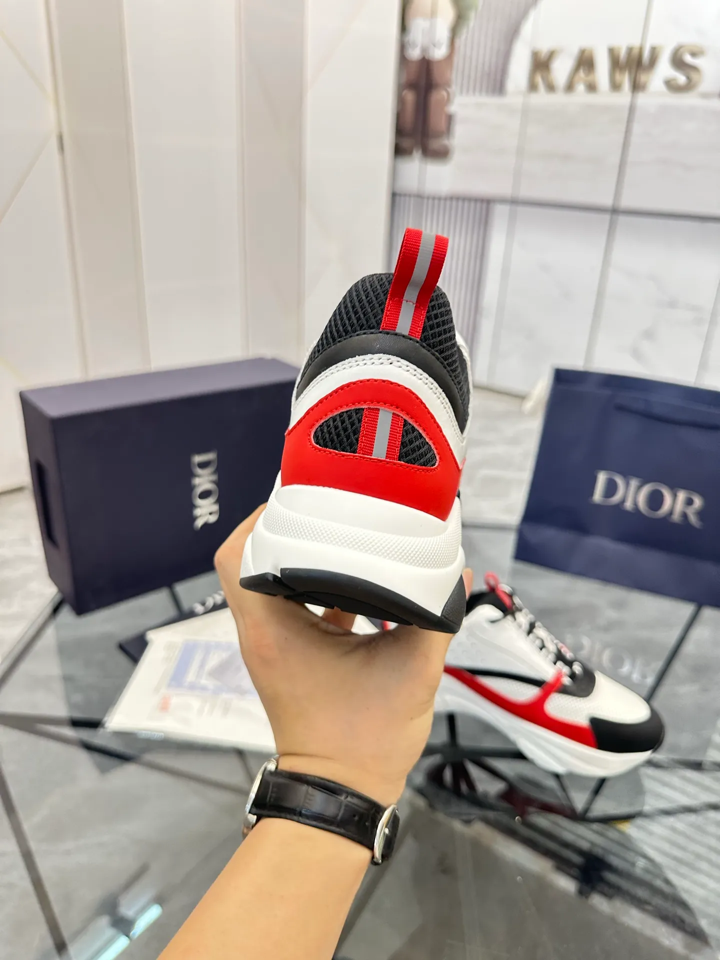 Men's shoes: 💰P460¥ Ready in Guangzhou, fully packaged Product trademark: Dior* "Dior*" low-top casual shoes Regular size: 38-46 (can be customized to 47) B22 Product materials: imported cowhide leather upper spliced ​​with original fabric, breathable lining, original outsole. Number: 920